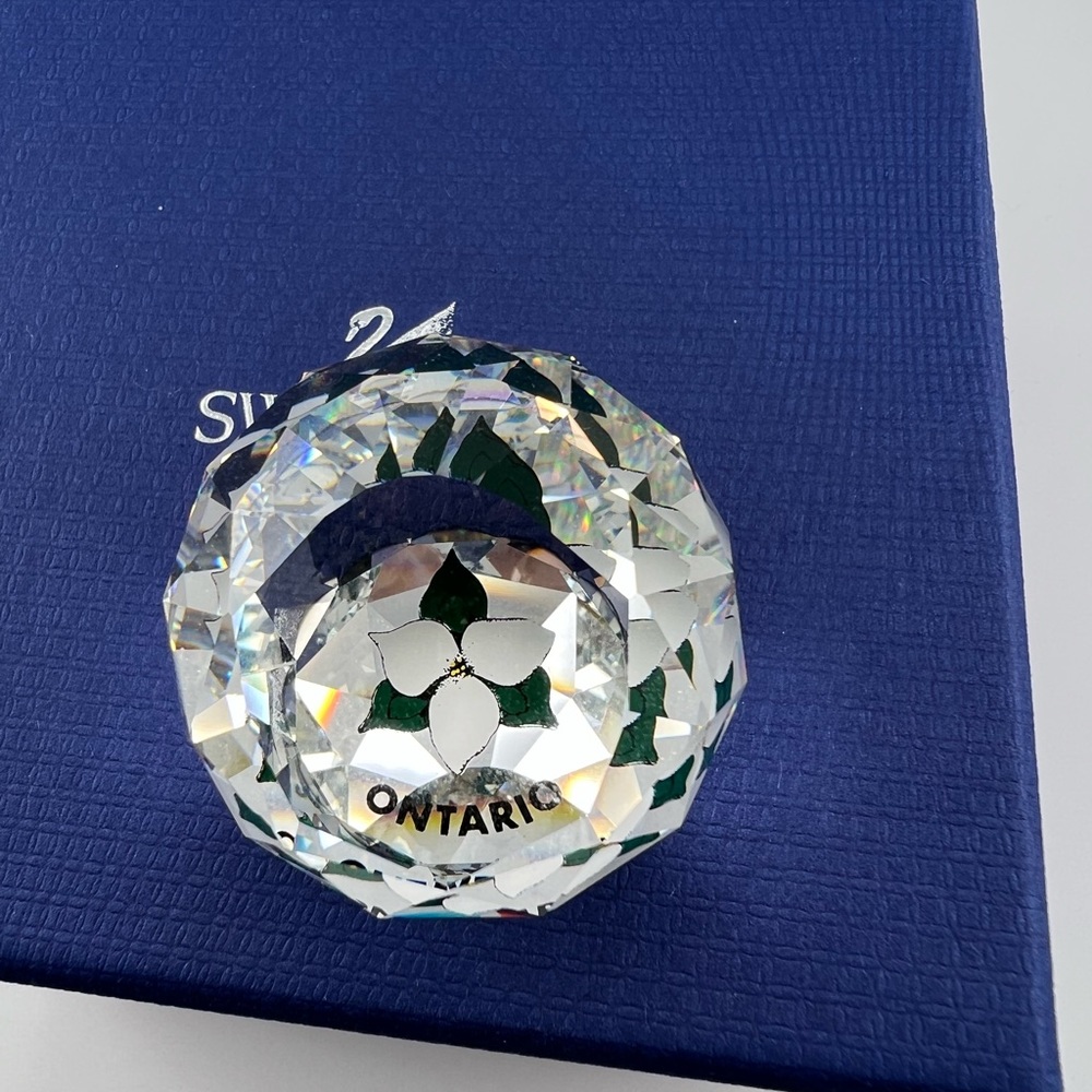Swarovski crystal Ontario Paperweight